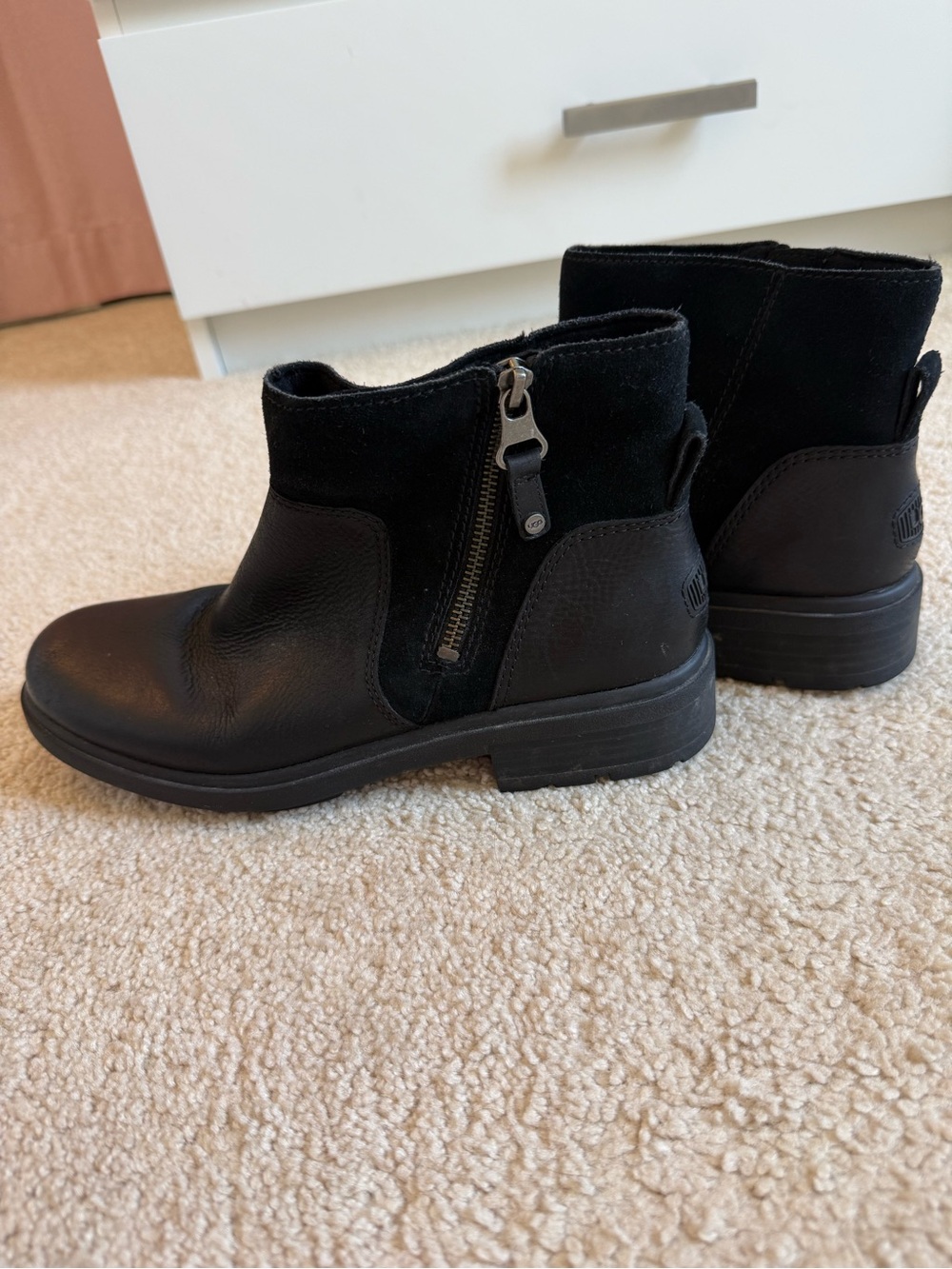 Ugg Chelsea Zip Up Boots